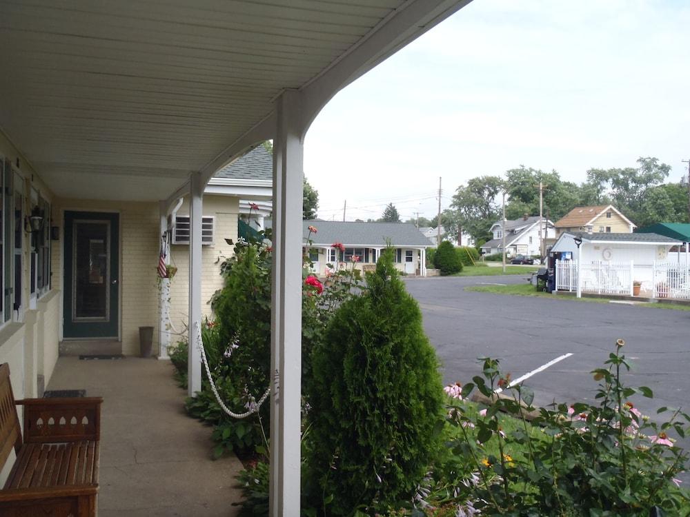 Glass House Inn Erie Near I-90 & I-79 Екстериор снимка
