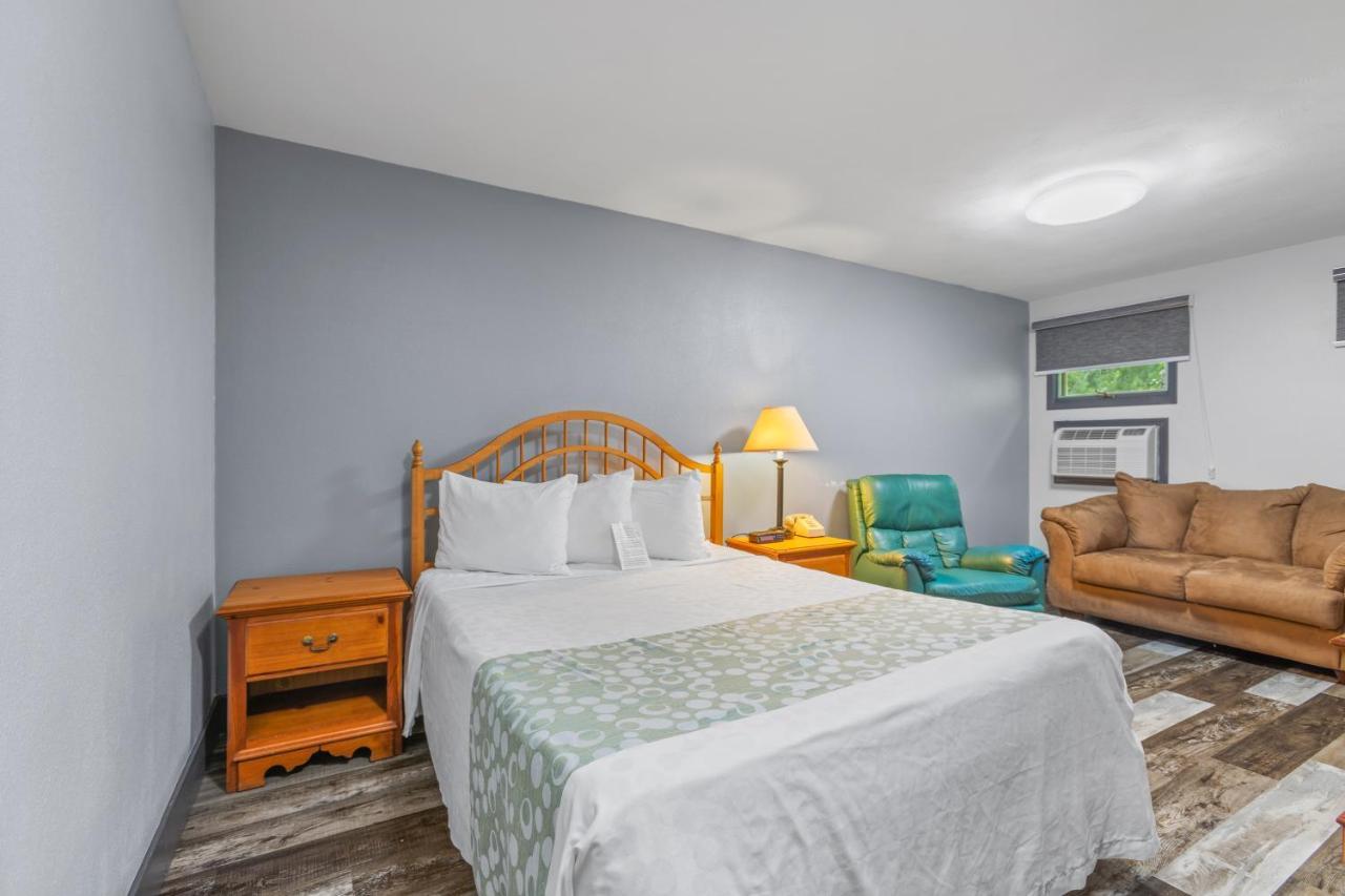 Glass House Inn Erie Near I-90 & I-79 Екстериор снимка
